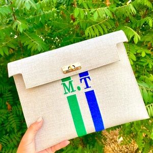 The Dimples Boutique presents this gorgeous custom clutch!